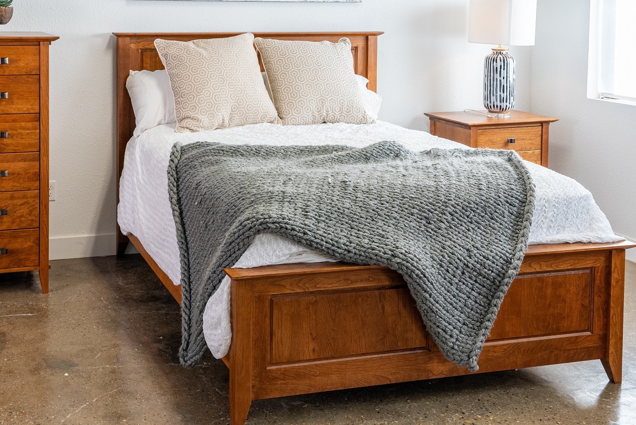 Woodley Brothers Mfg. Lynn LYN-LYNBEDRLFB Lynn Bed